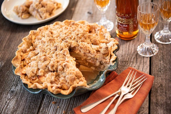 Gravenstein Apple Crumble Top Pie