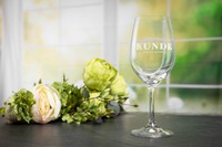 https://www.kunde.com/assets/images/products/facebookLike/KundeMerch_LogoGlass.jpg